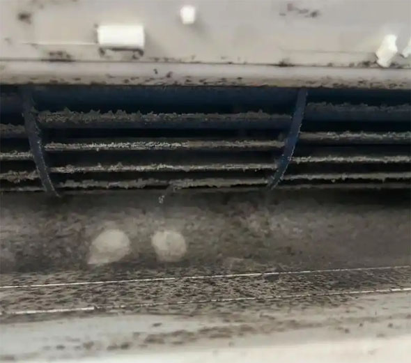 献县空调吹的风有股烧焦味是怎么回事